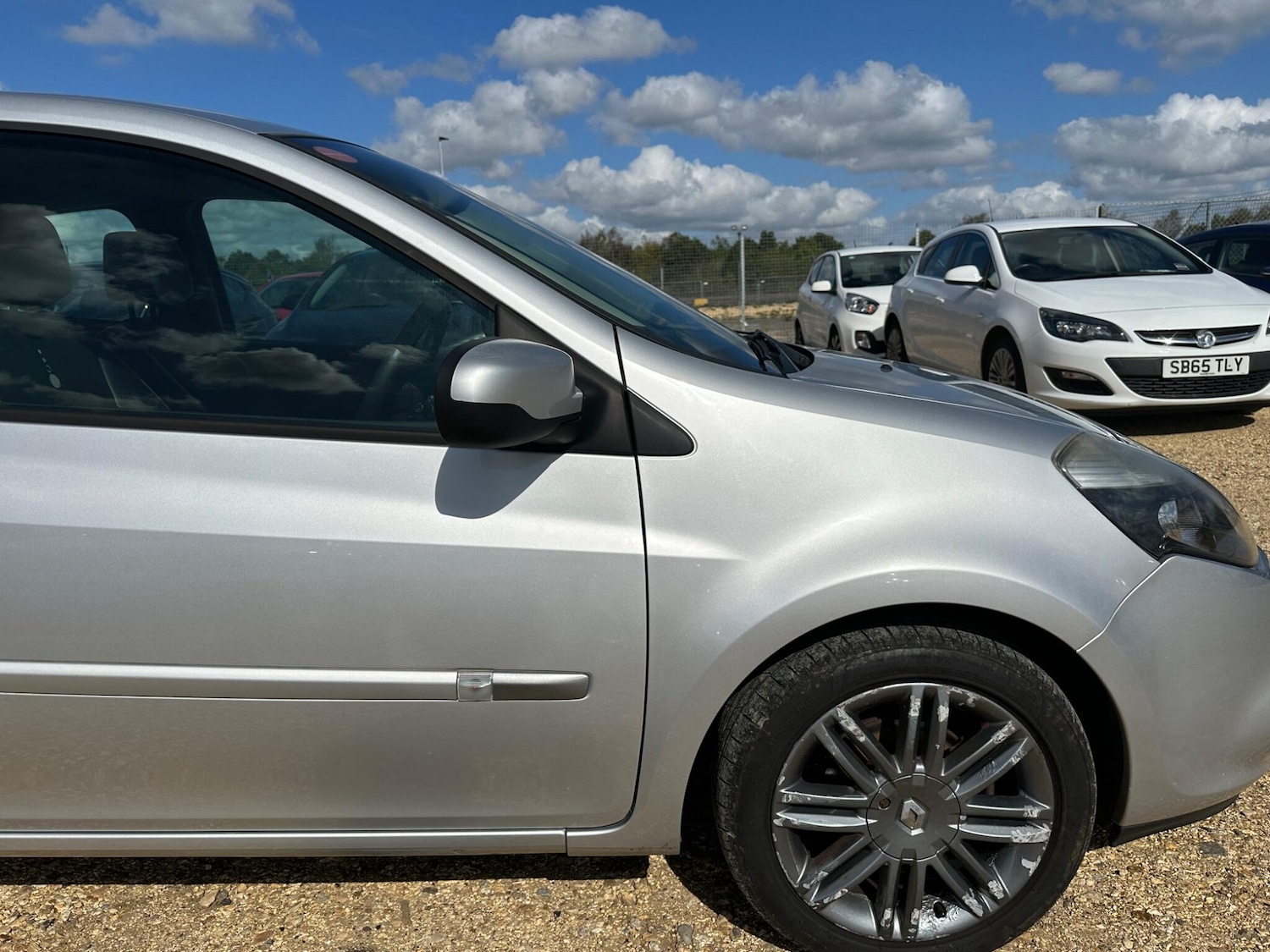 Used Renault Clio 2012 for sale - 76158877: Photo 29