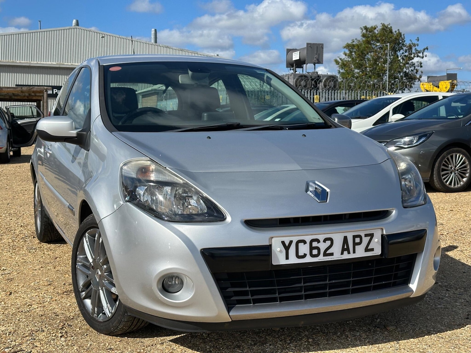 Used Renault Clio 2012 for sale - 76158877: Photo 4