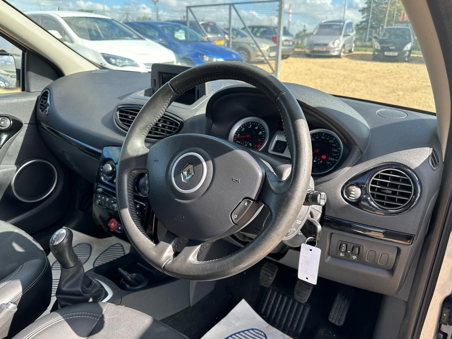 Used Renault Clio 2012 for sale - 76158877: Photo 40