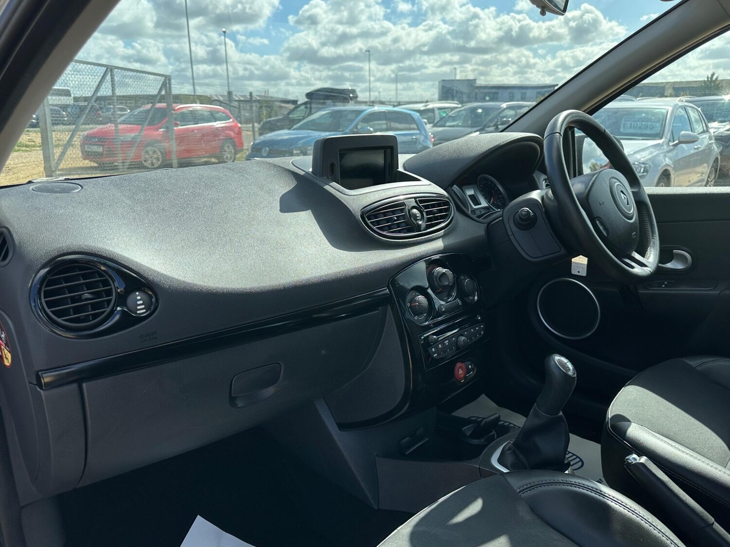 Used Renault Clio 2012 for sale - 76158877: Photo 50