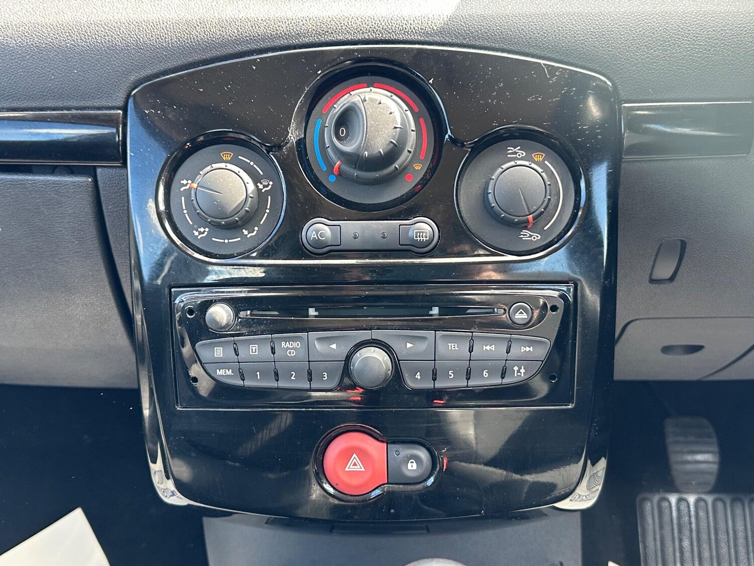 Used Renault Clio 2012 for sale - 76158877: Photo 60