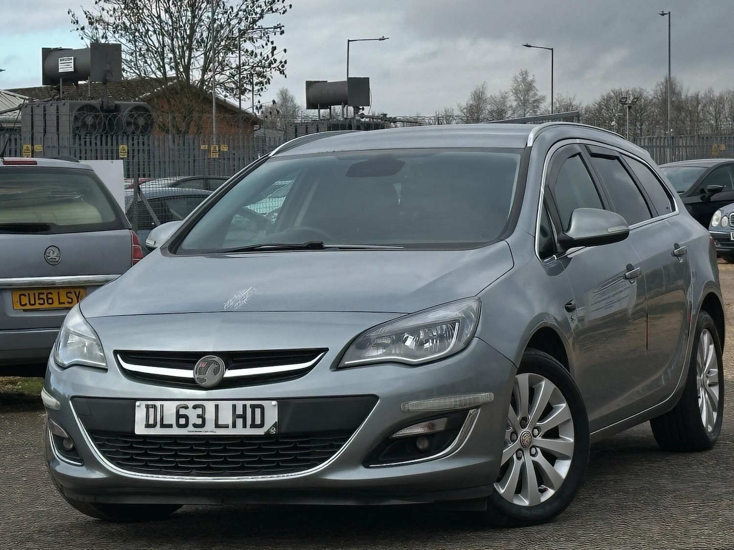 Used Vauxhall Astra 2014 for sale - 77462140: Photo 2