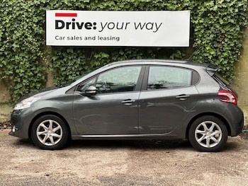 Used Peugeot 208 2014 for sale - 76982744: Photo
