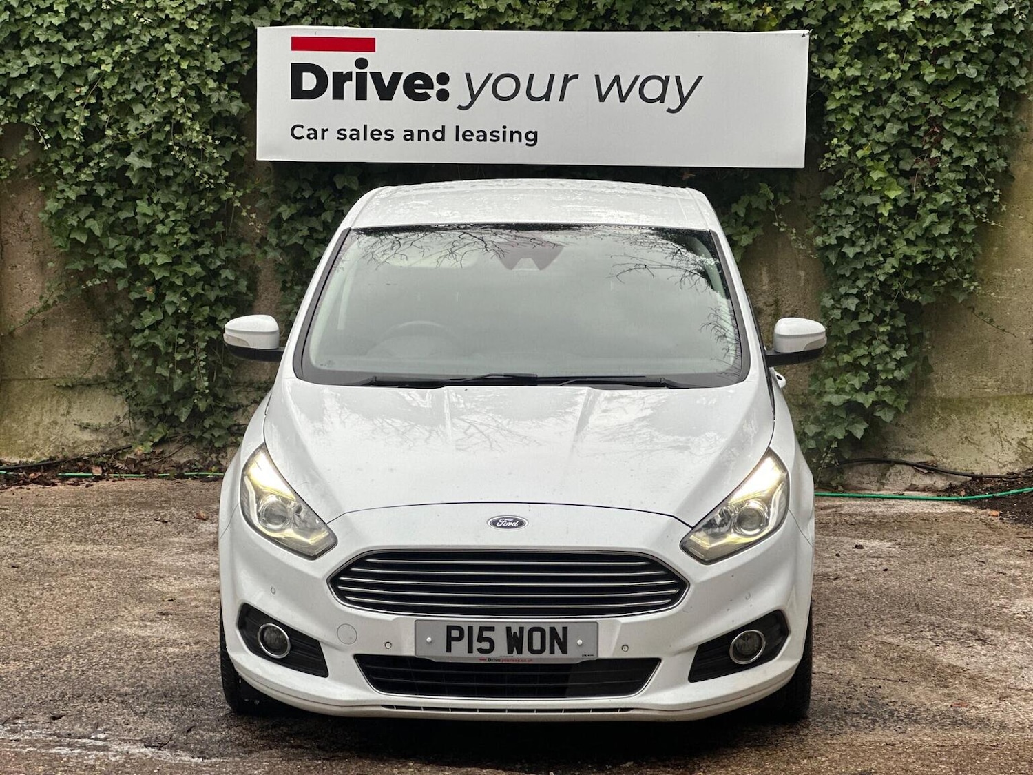 Used Ford S-Max 2017 for sale - 77237137: Photo 2