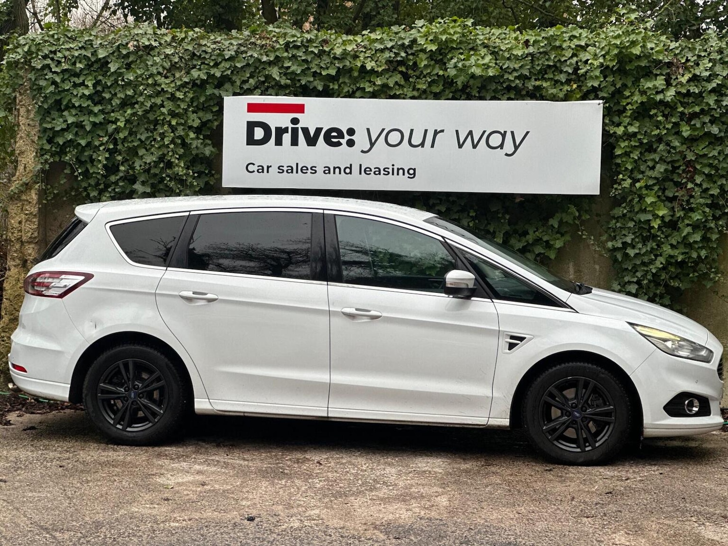 Used Ford S-Max 2017 for sale - 77237137: Photo 5