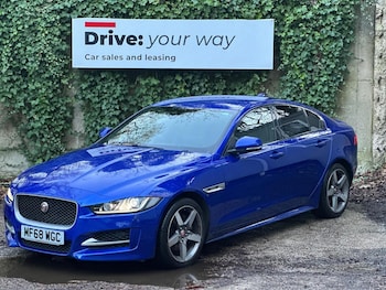 Used Jaguar XE 2018 for sale - 76725602: Photo