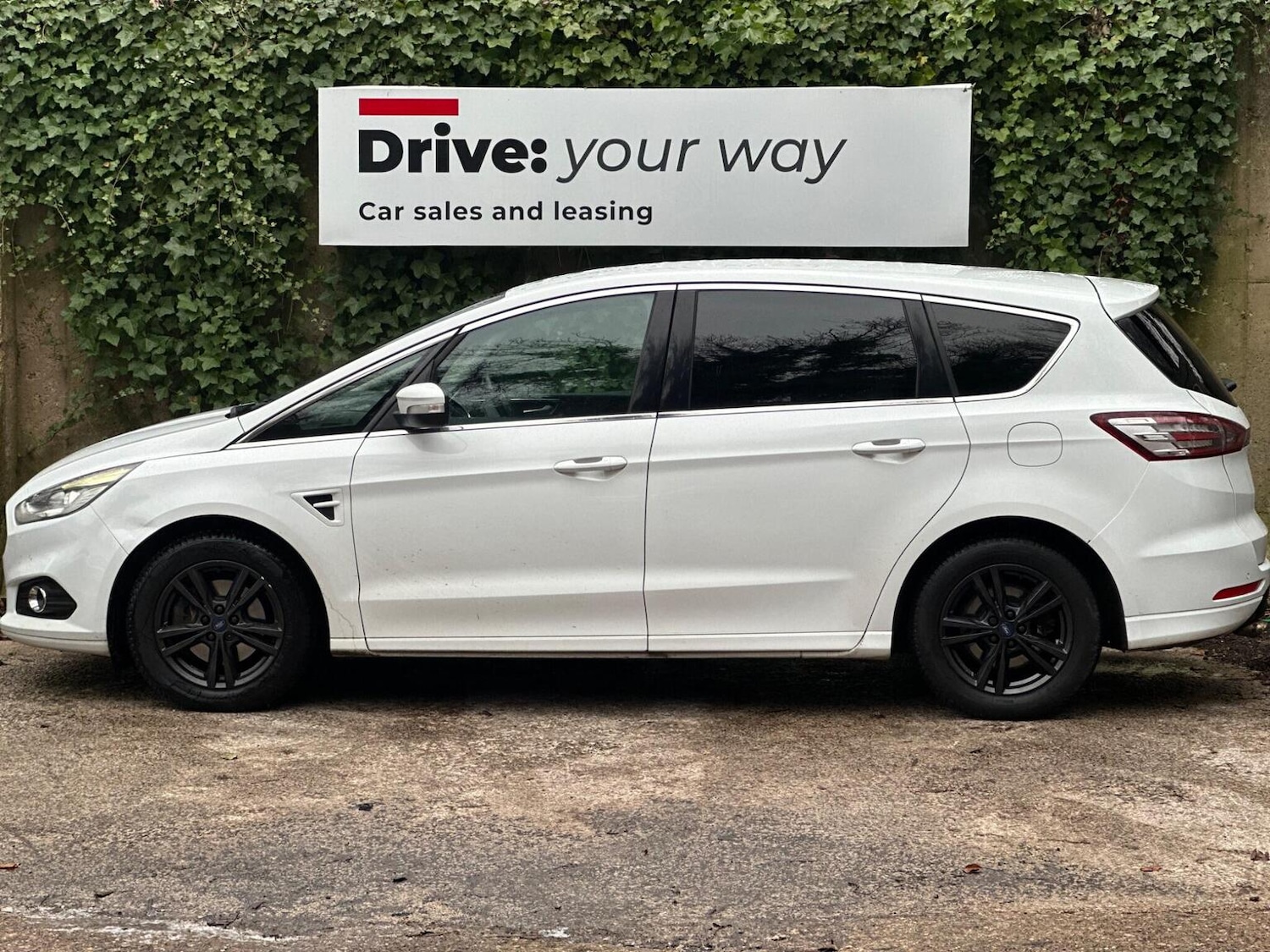 Used Ford S-Max 2017 for sale - 77118621: Photo 4