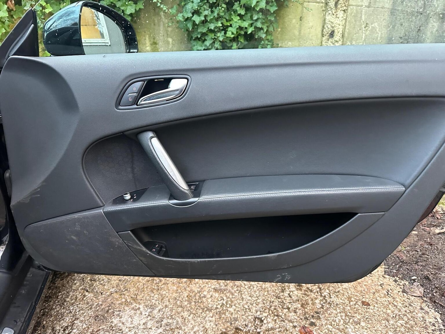 Used Audi TT 2010 for sale - 76982748: Photo 15