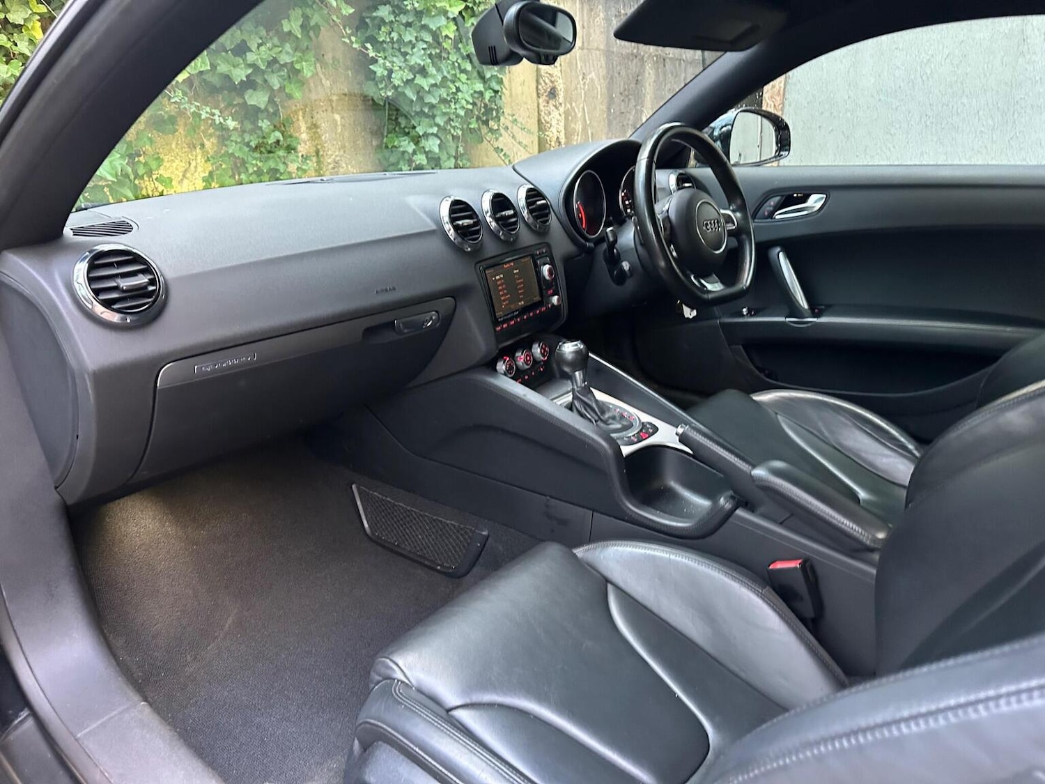 Used Audi TT 2010 for sale - 76982748: Photo 32