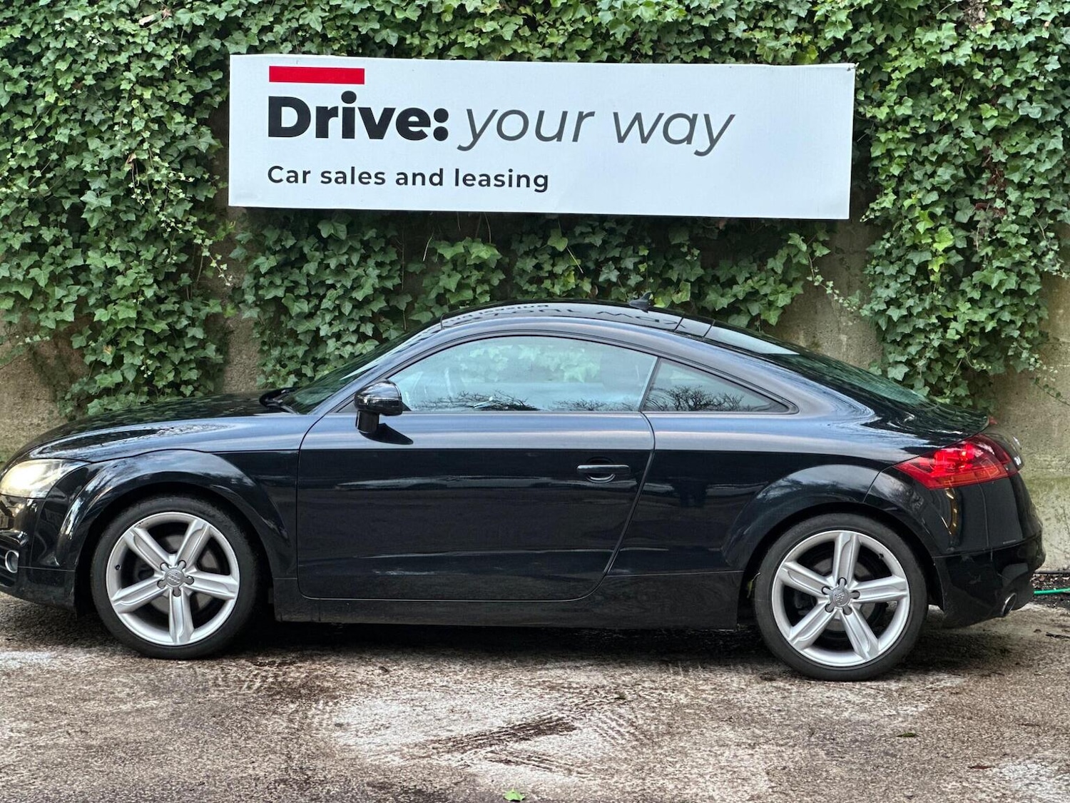 Used Audi TT 2010 for sale - 76982748: Photo 4