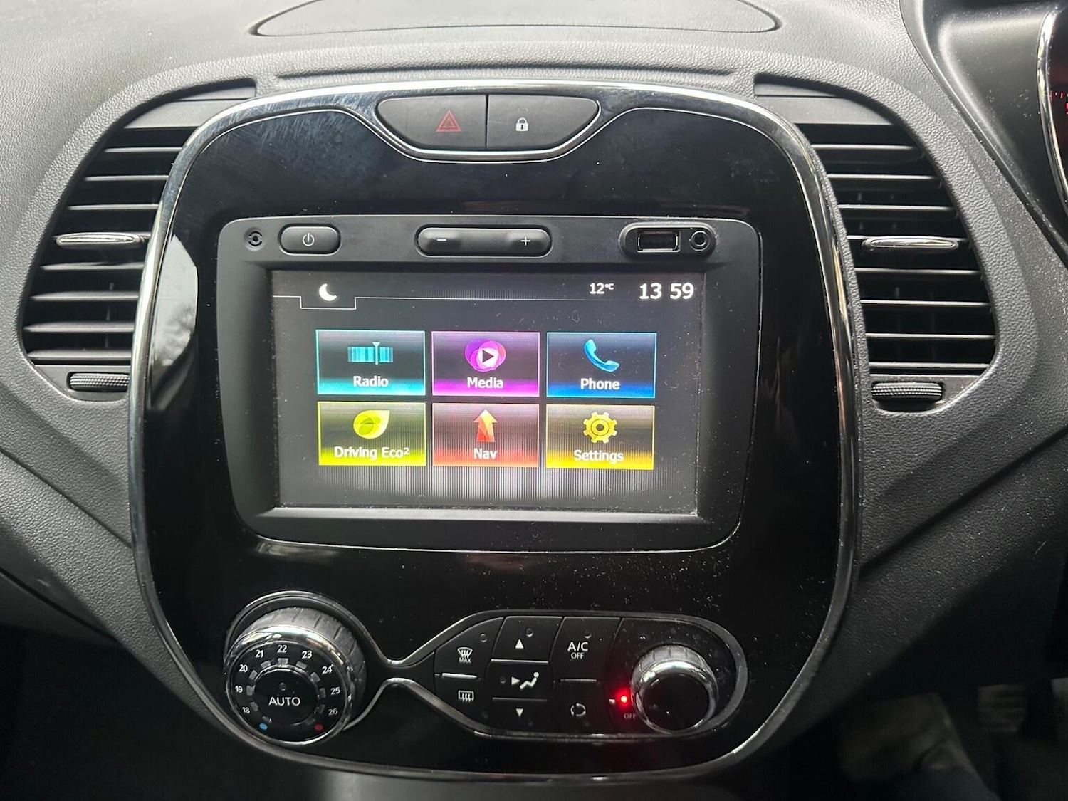 Used Renault Captur 2016 for sale - 76497524: Photo 17