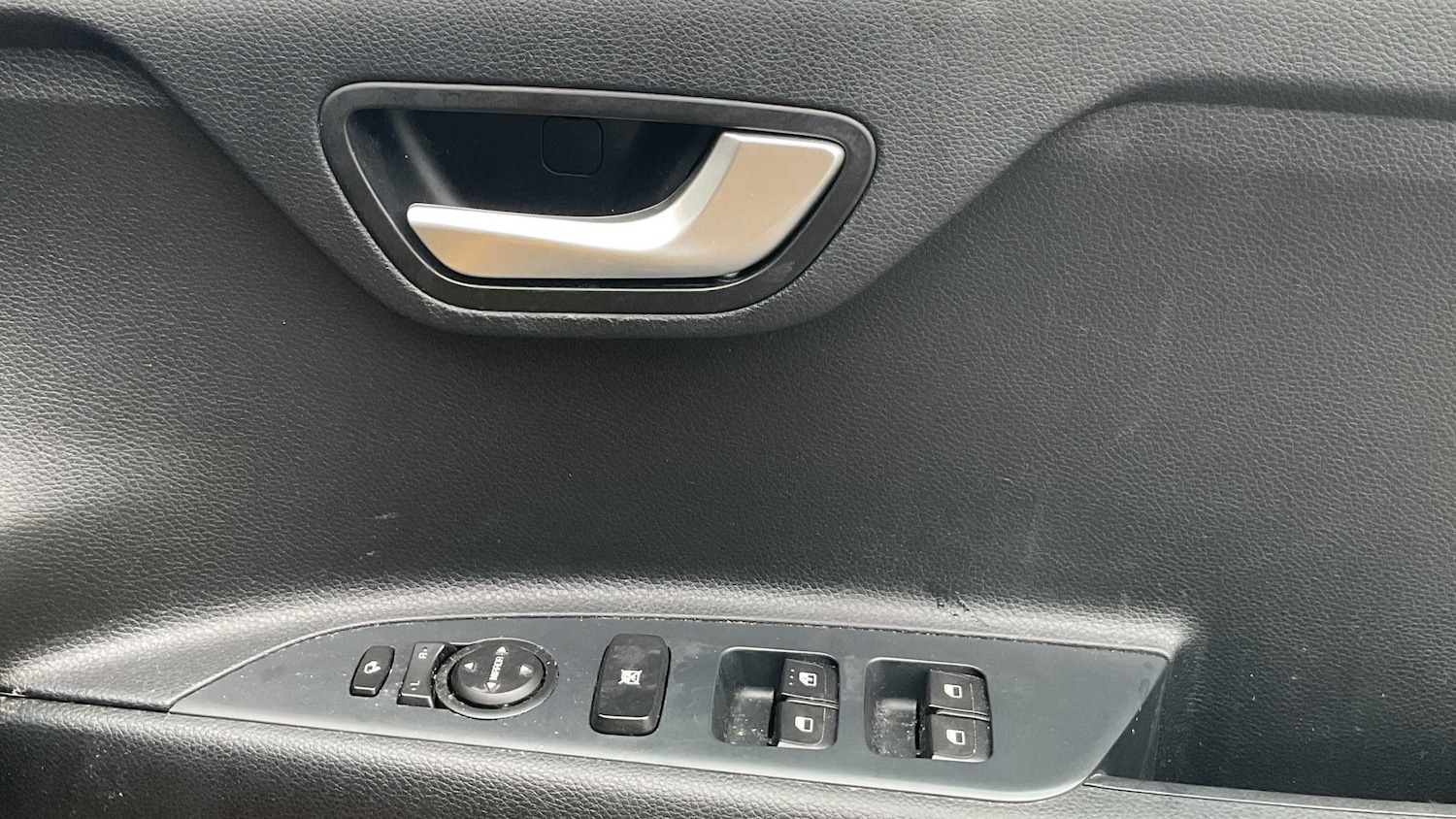 Used Kia Stonic 2024 for sale - 78090157: Photo 9