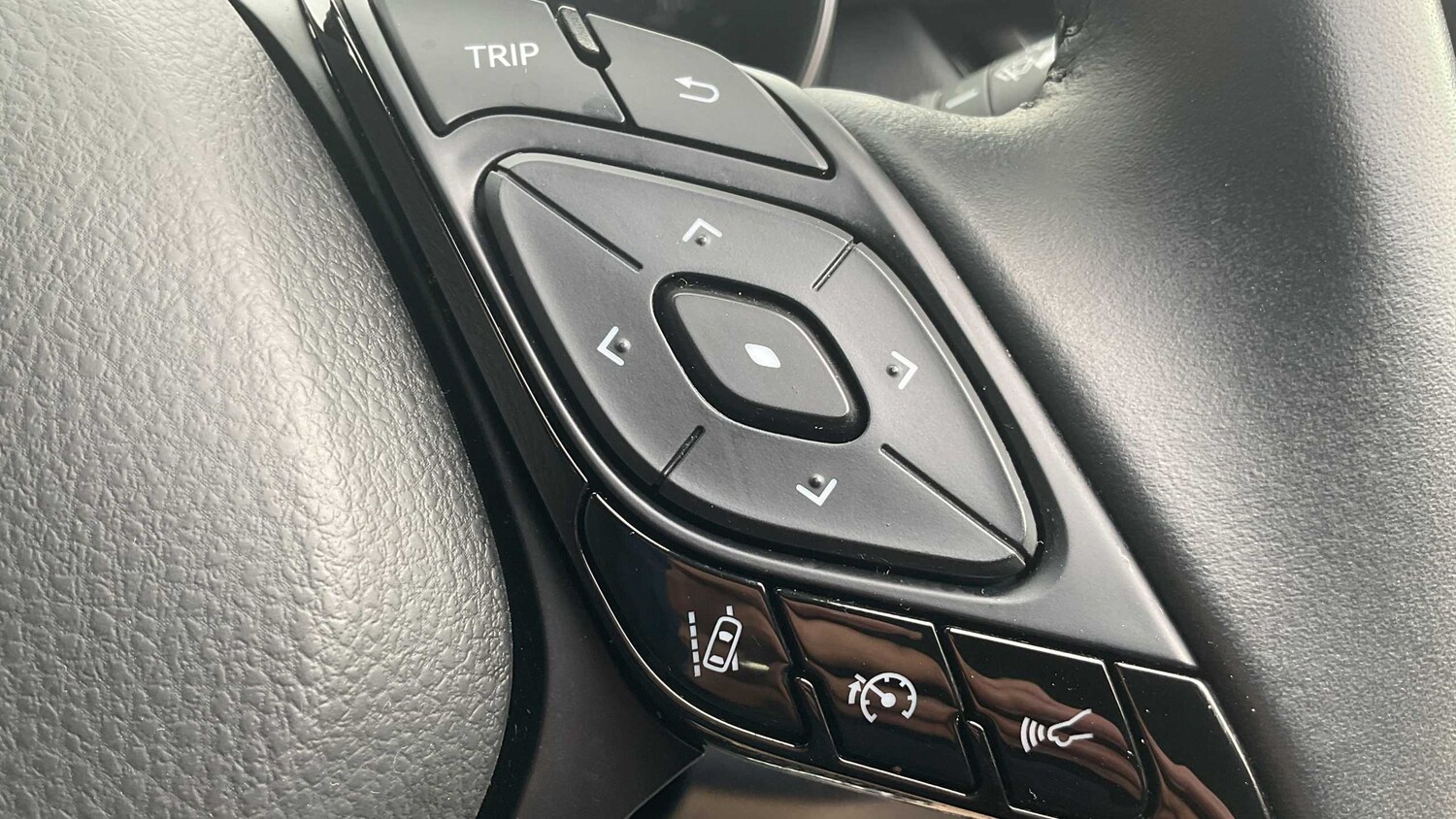 Used Toyota C-HR 2023 for sale - 78052382: Photo 14