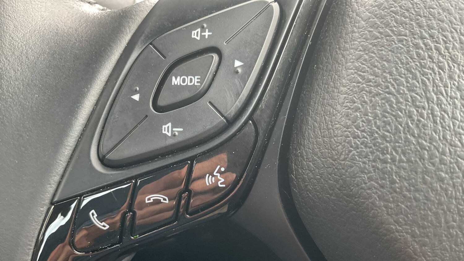 Used Toyota C-HR 2023 for sale - 78052382: Photo 15