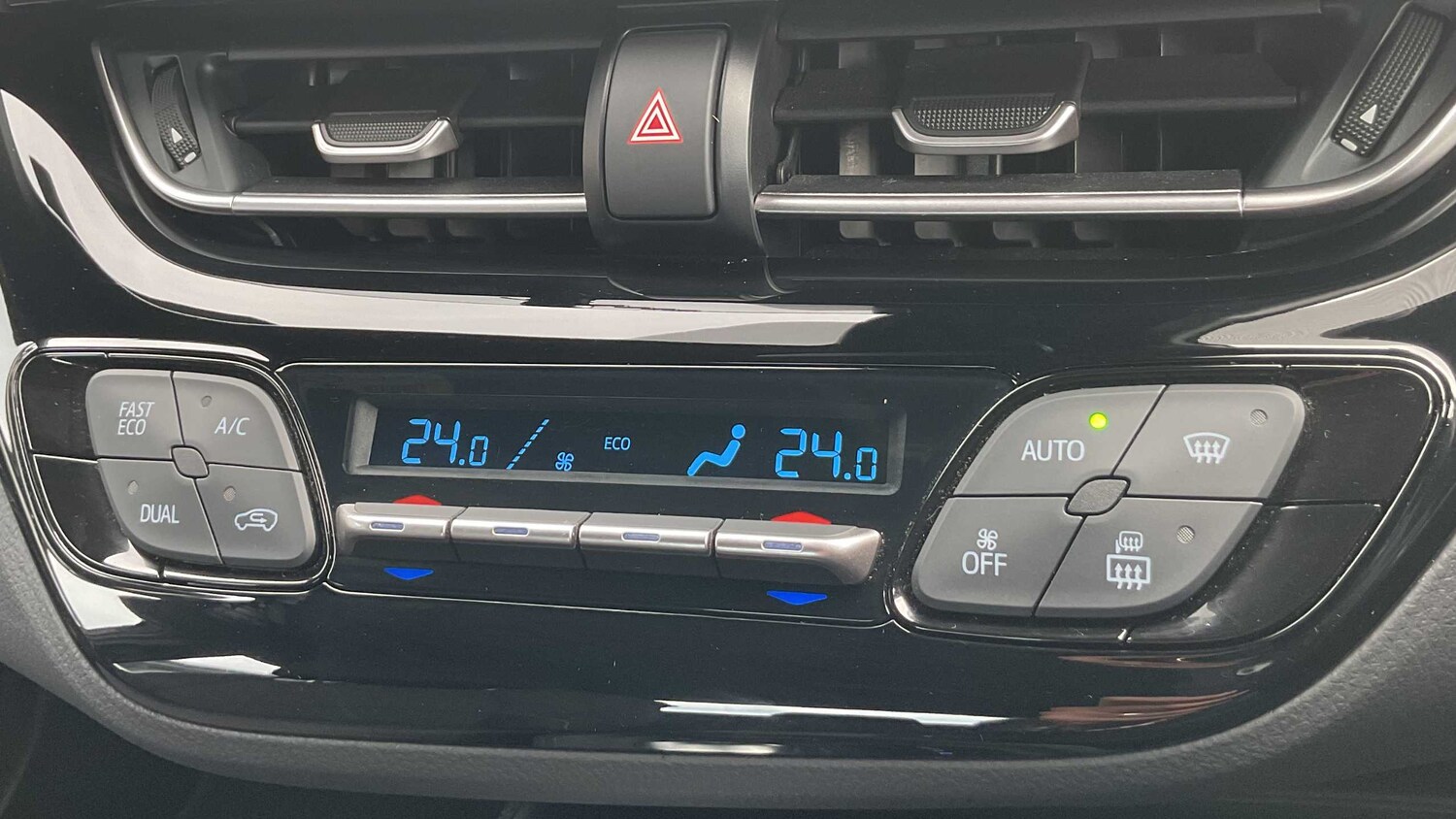 Used Toyota C-HR 2023 for sale - 78052382: Photo 25