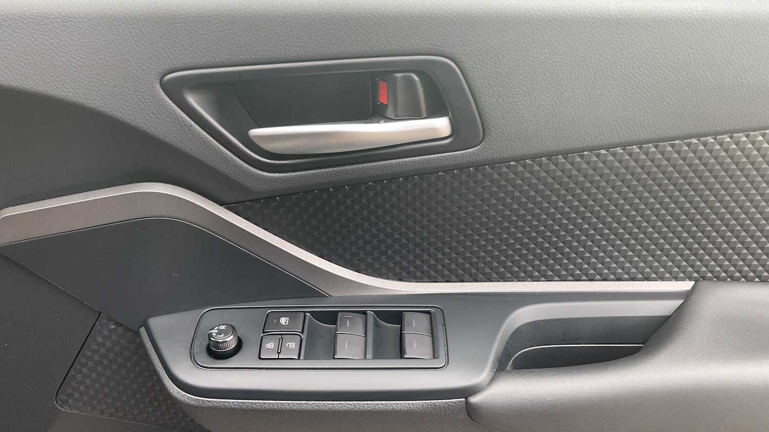 Used Toyota C-HR 2023 for sale - 78052382: Photo 8