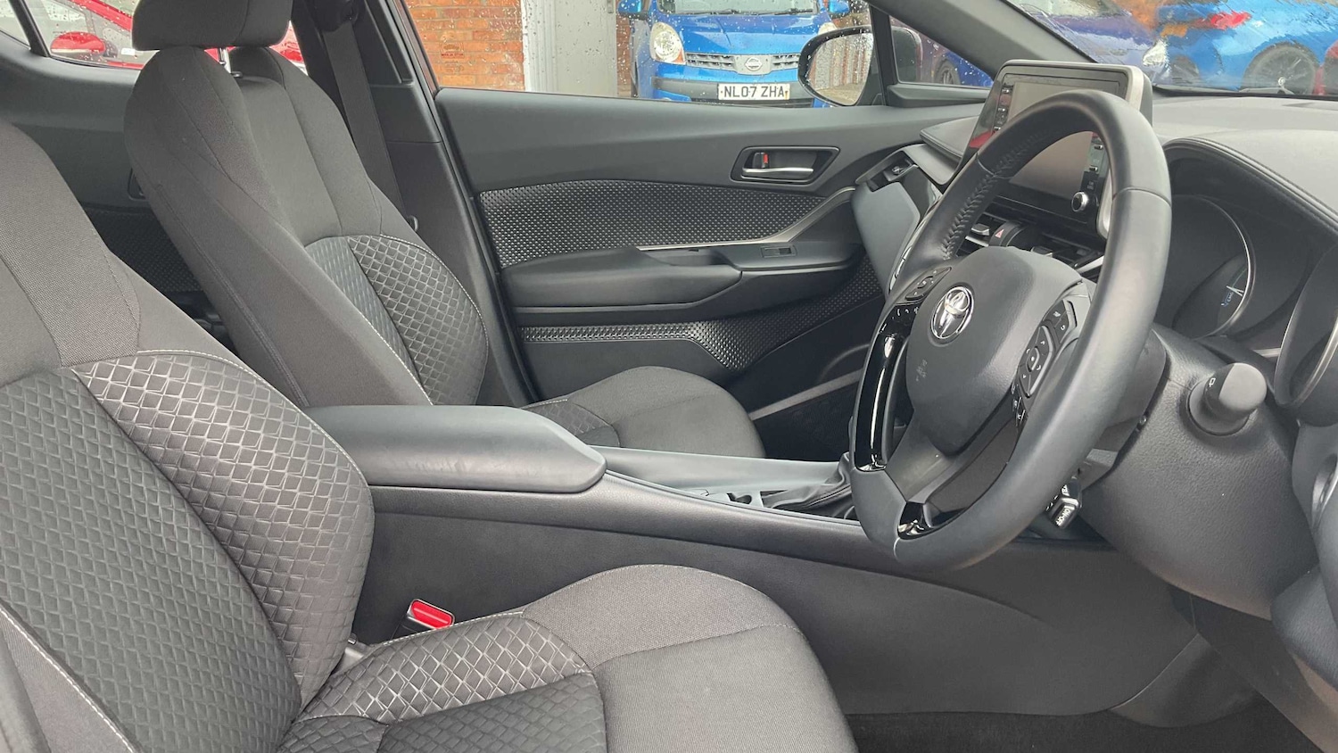 Used Toyota C-HR 2023 for sale - 78052382: Photo 9