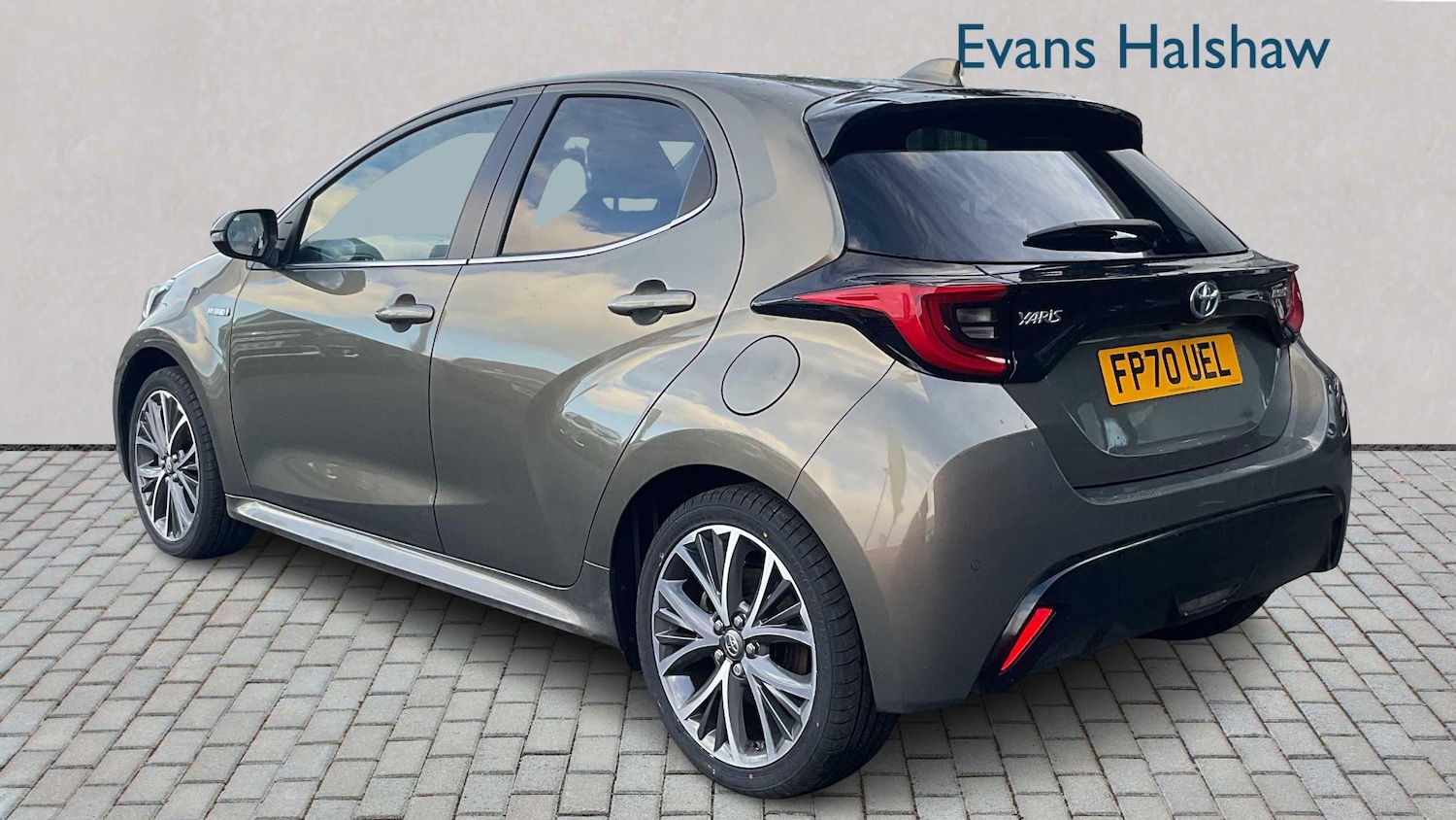 Used Toyota Yaris for sale - 77861102: Photo 3