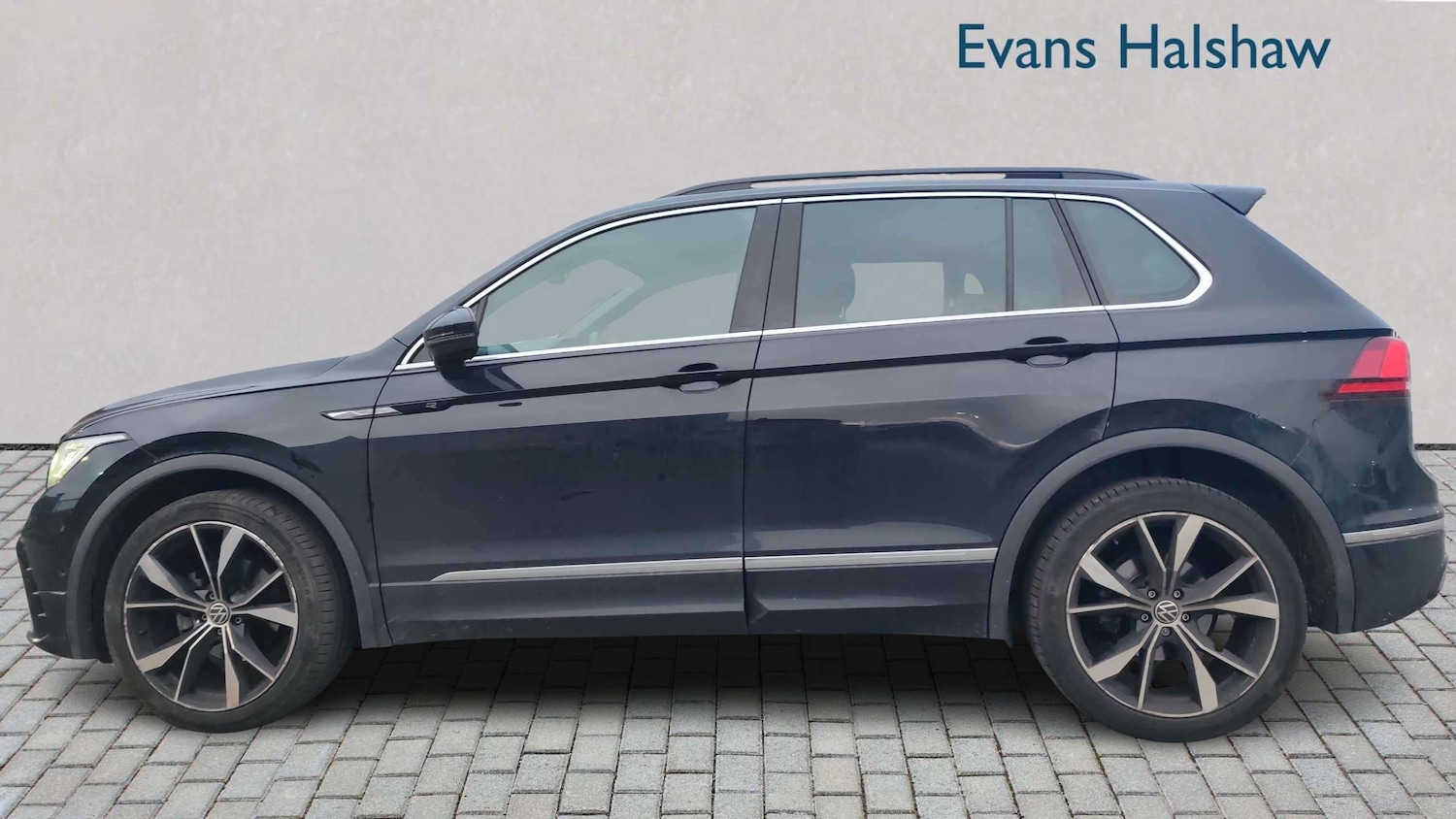 Used Volkswagen Tiguan 2023 for sale - 77858823: Photo 3