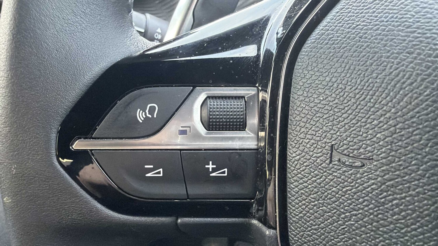 Used Peugeot 2008 for sale - 77862513: Photo 17