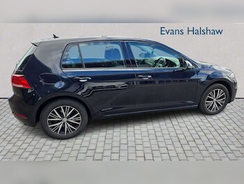 Used Volkswagen Golf 2017 for sale - 78550717: Photo