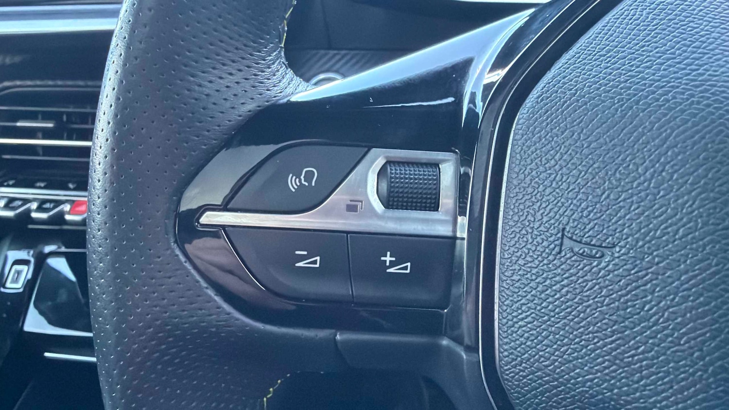 Used Peugeot 2008 2021 for sale - 77886053: Photo 14