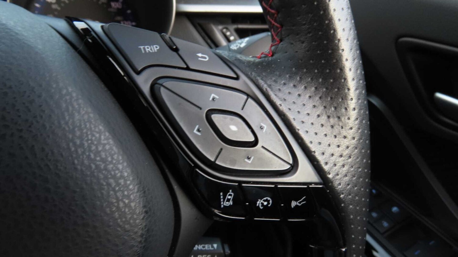 Used Toyota C-HR for sale - 77862655: Photo 11