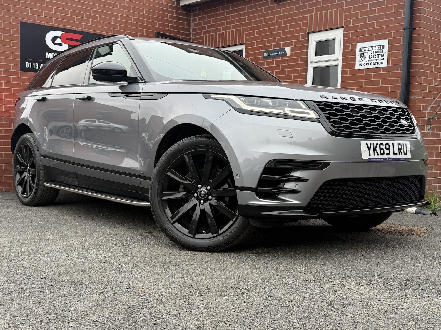 Used Land Rover Range Rover Velar 2020 for sale - 77140654: Photo 2
