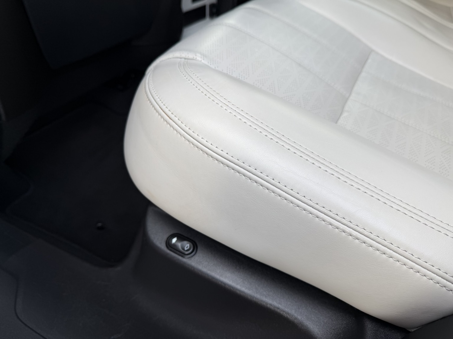 Used Land Rover Range Rover Velar 2020 for sale - 77656330: Photo 32