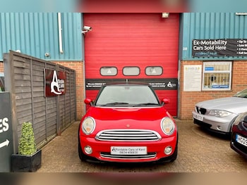 Used MINI Convertible 2010 for sale - 75570900: Photo