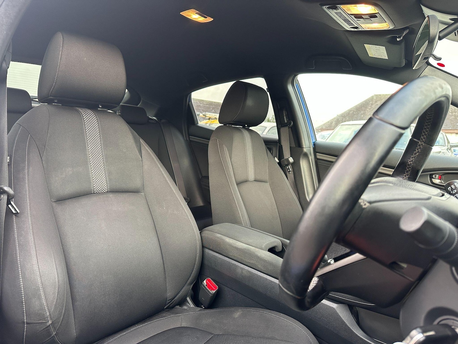 Used Honda Civic 2020 for sale - 76566451: Photo 2