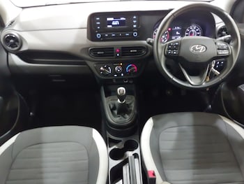 Used Hyundai i10 2023 for sale - 78976872: Photo