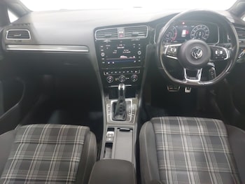 Used Volkswagen Golf 2018 for sale - 78498882: Photo