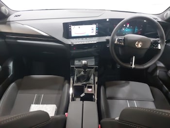 Used Vauxhall Astra 2025 for sale - 76135033: Photo 2