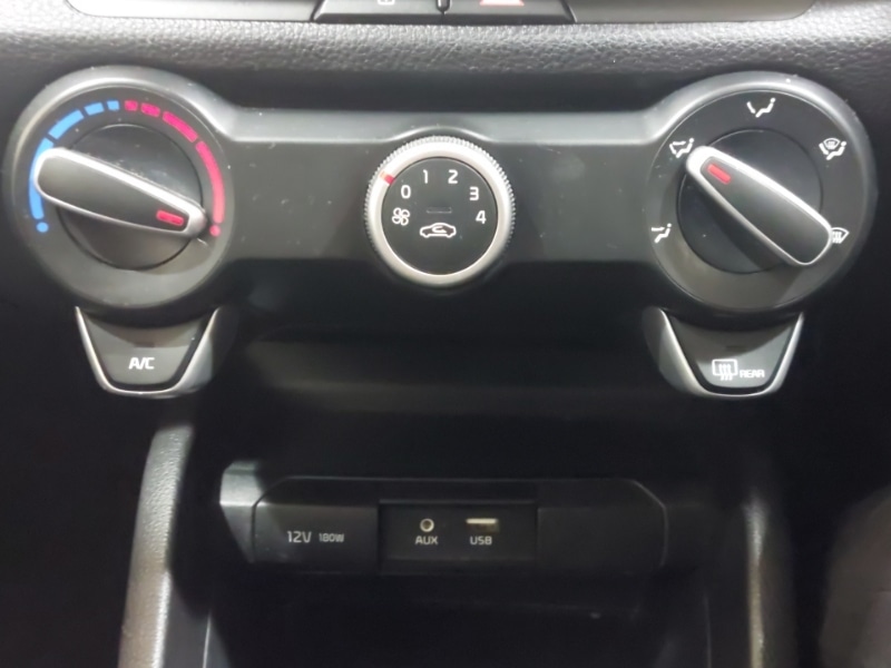 Used Kia Stonic 2018 for sale - 76548735: Photo 17