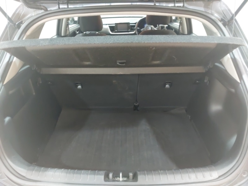 Used Kia Stonic 2018 for sale - 76548735: Photo 8