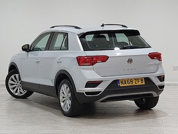 Used Volkswagen T-Roc 2018 for sale - 76262110: Photo