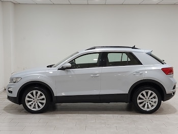 Used Volkswagen T-Roc 2018 for sale - 76262110: Photo