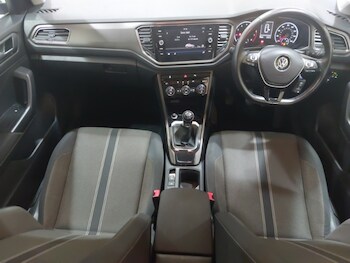 Used Volkswagen T-Roc 2018 for sale - 77682381: Photo