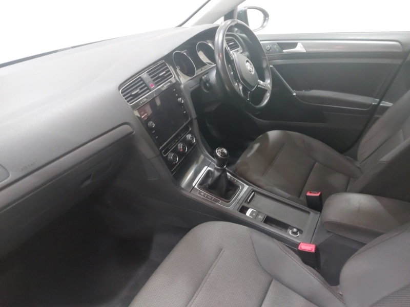 Used Volkswagen Golf 2017 for sale - 77750808: Photo 5