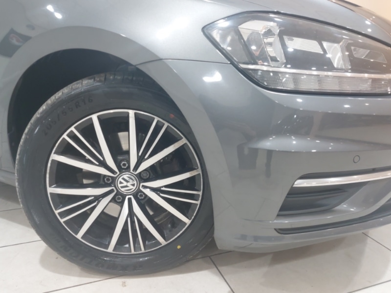 Used Volkswagen Golf 2017 for sale - 77750808: Photo 9