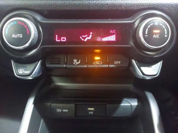 Used Kia Stonic 2022 for sale - 75652628: Photo 15