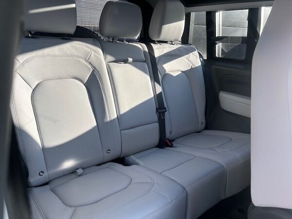 Used Land Rover Defender 2024 for sale - 74401997: Photo 32