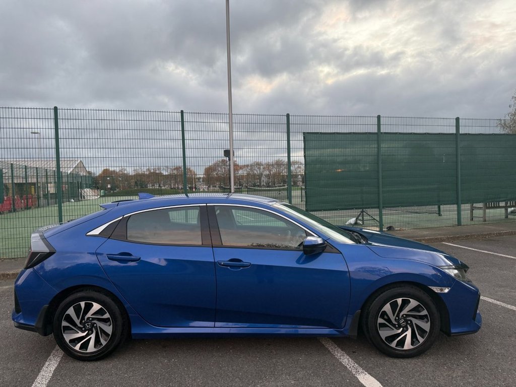 Used Honda Civic 2018 for sale - 76509880: Photo 2