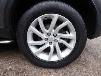 Used Land Rover Discovery Sport 2017 for sale - 76986134: Photo