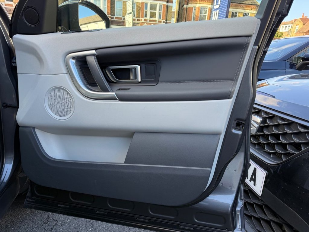 Used Land Rover Discovery Sport 2015 for sale - 76386618: Photo 11