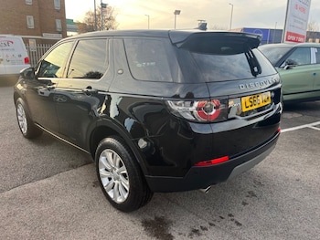 Used Land Rover Discovery Sport 2016 for sale - 75937668: Photo