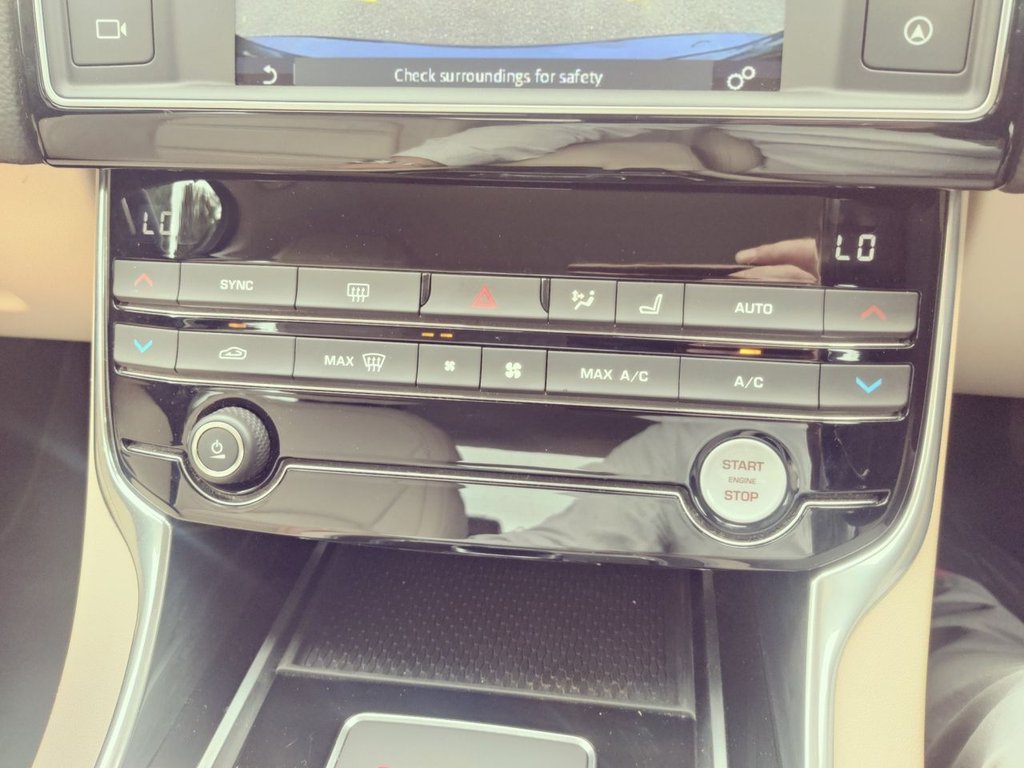 Used Jaguar XE 2016 for sale - 75359511: Photo 21