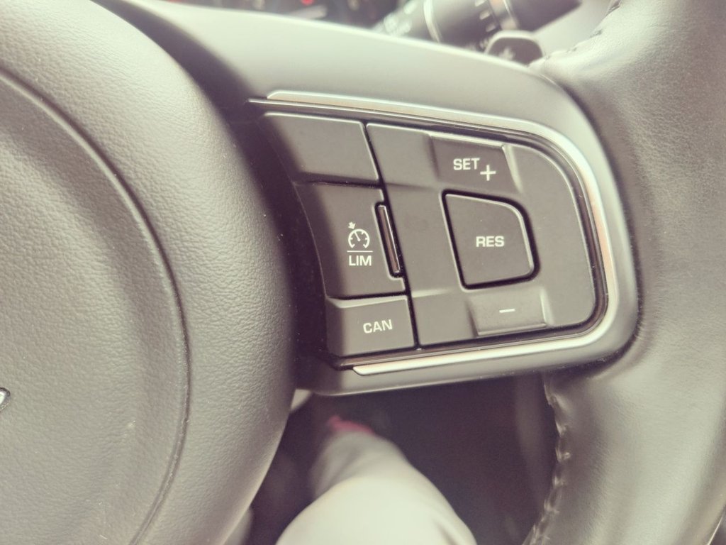 Used Jaguar XE 2016 for sale - 75359511: Photo 24