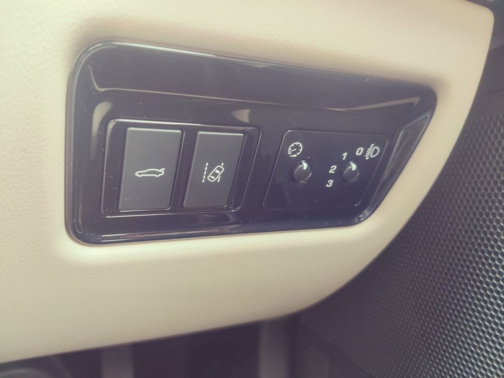 Used Jaguar XE 2016 for sale - 75359511: Photo 27